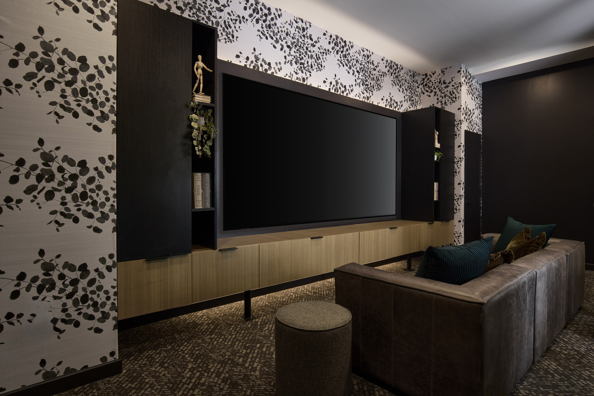 Reynard-Luxury-Movie-Lounge-in-Washington-D.C.-Metro