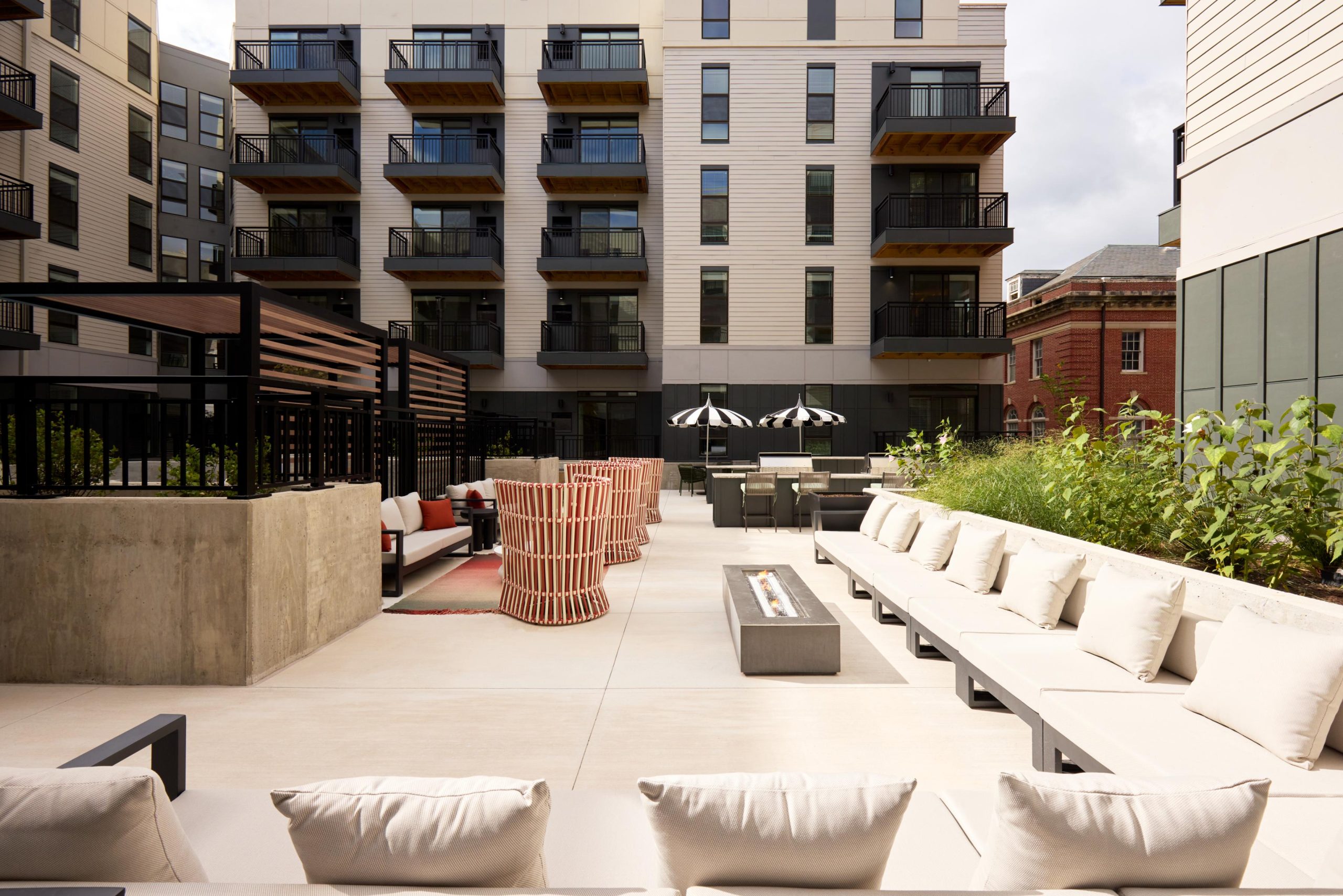 Reynard-Luxury-Community-Courtyard-in-Washington-D.C.-Metro