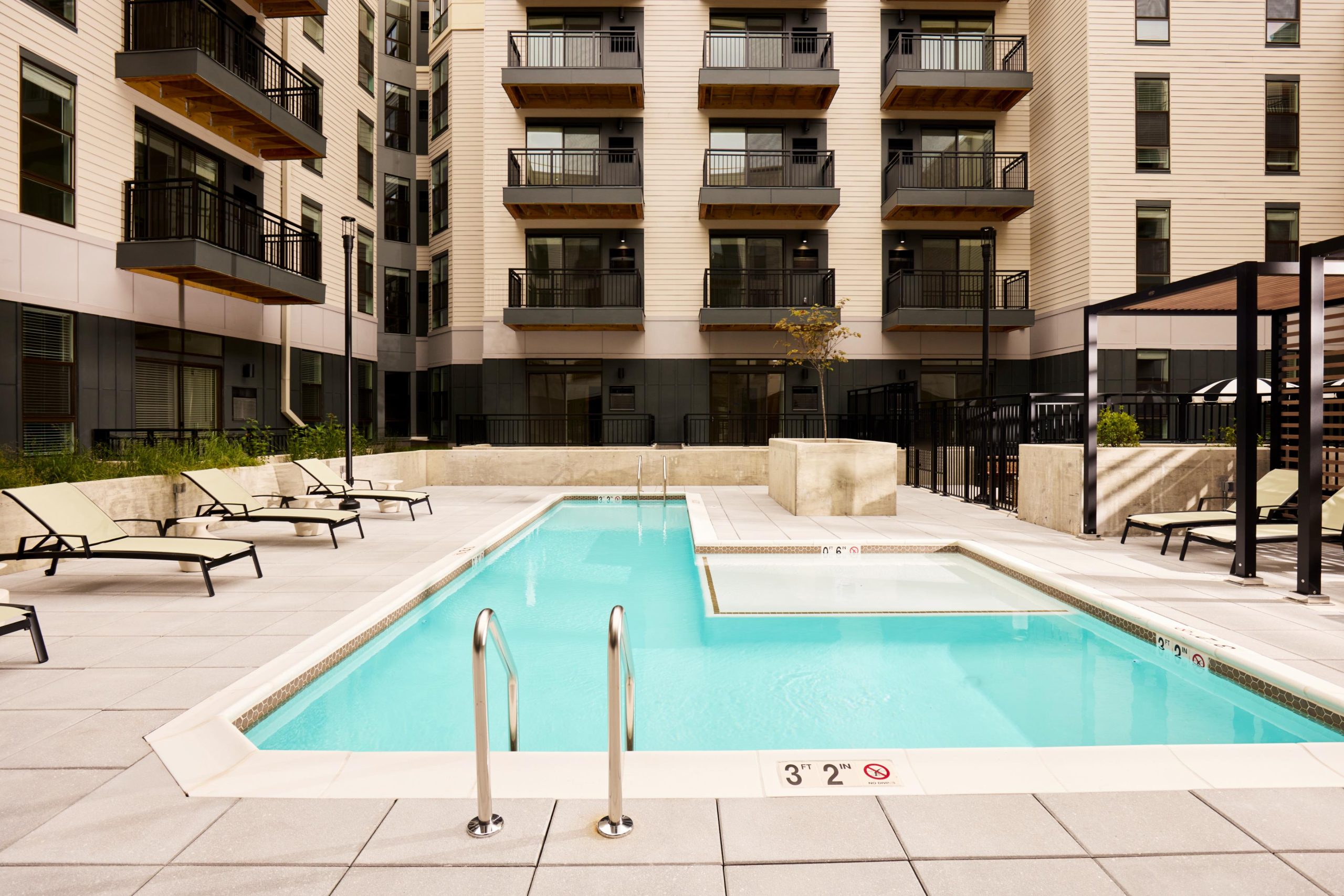 Reynard-Luxury-Community-Pool-in-Washington-D.C.-Metro