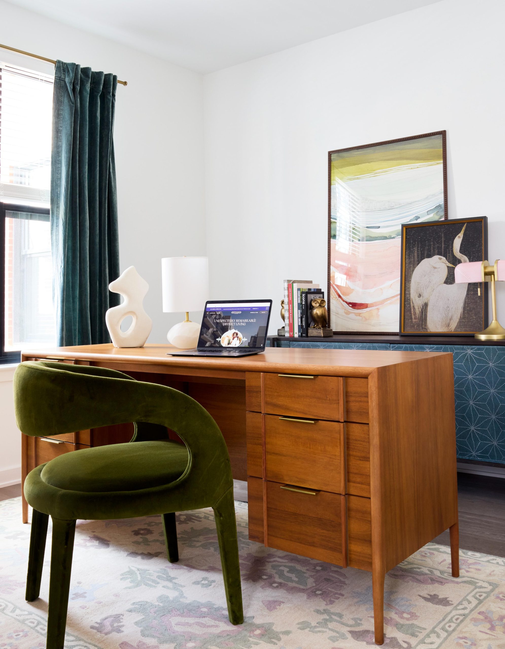 Reynard-Luxury-Apartment-HomeOffice-in-Washington-D.C.-Metro